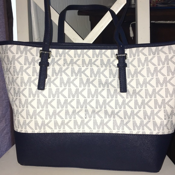 MICHAEL KORS CARRYALL MEDIUM TOTE BAG - Picture 5 of 11